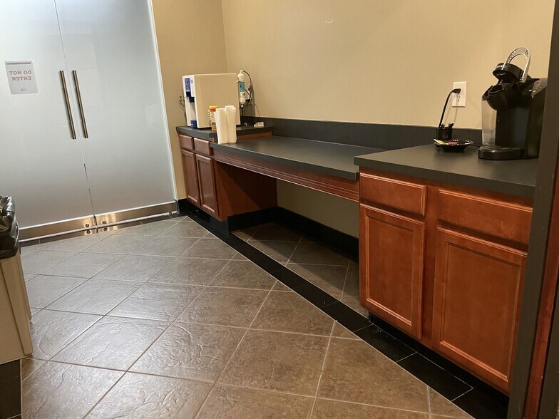 3133 Fire Rd, Egg Harbor Township, NJ à vendre - Photo intérieure - Image 3 de 13