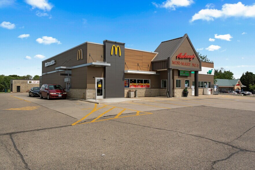 1400 14th St NW, Austin, MN à vendre - Photo du bâtiment - Image 2 de 74