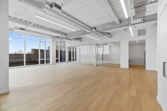 300 Kent Ave, Brooklyn, NY à louer Photo du bâtiment- Image 1 de 7