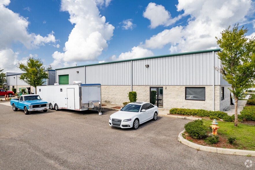 260-278 Springview Commerce Dr, DeBary, FL for lease - Primary Photo - Image 1 of 4
