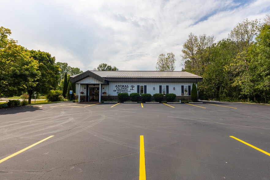 14605 Velp Ave, Suamico, WI for lease - Primary Photo - Image 1 of 55