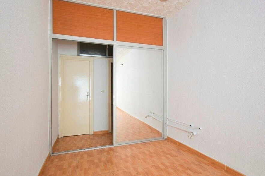 Commerce de détail dans Granada à louer - Photo du bâtiment - Image 3 de 11