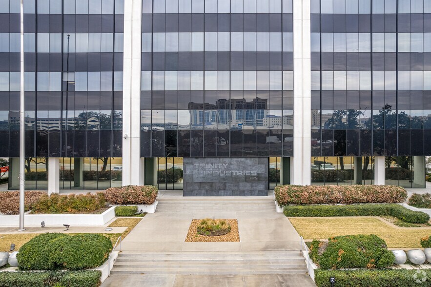 2525 N Stemmons Fwy, Dallas, TX à vendre - Photo du bâtiment - Image 3 de 9