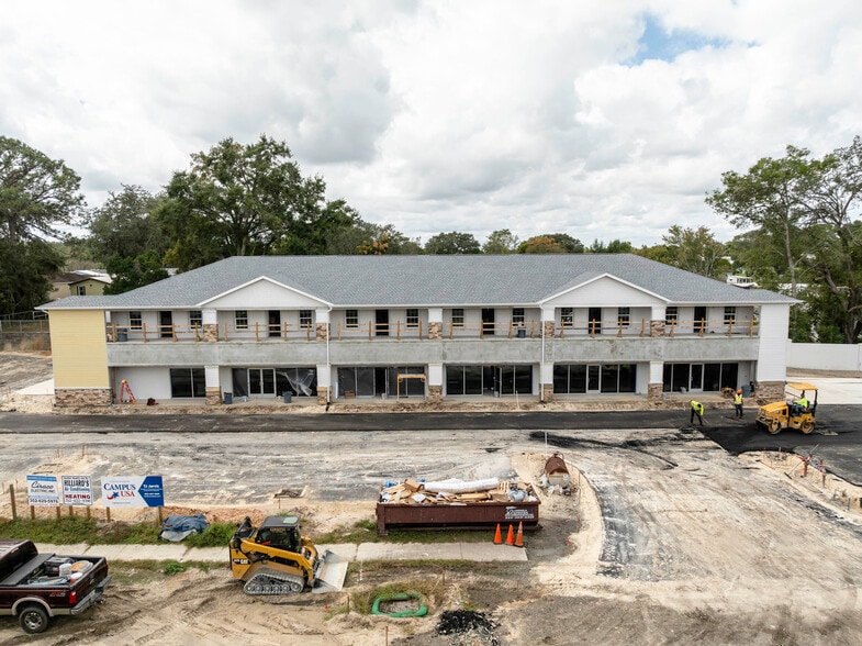 1124 Teague Trail, Lady Lake, FL for lease - Primary Photo - Image 1 of 12