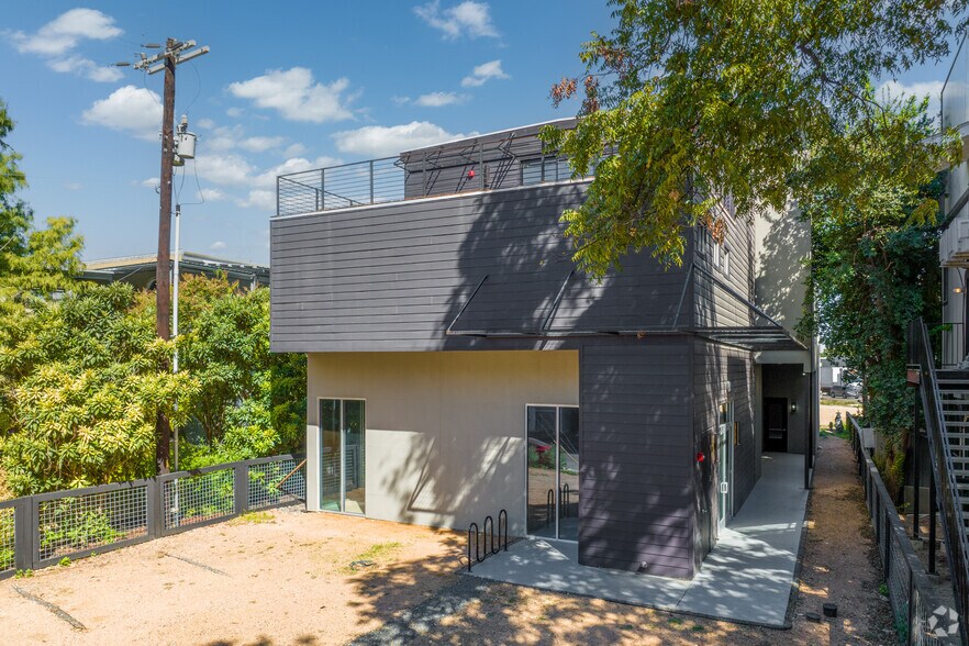 415 E Cevallos St, San Antonio, TX à louer - Photo du bâtiment - Image 1 de 37