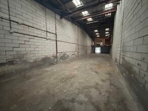 Hazel Rd, Southampton for lease Interior Photo- Image 2 of 3