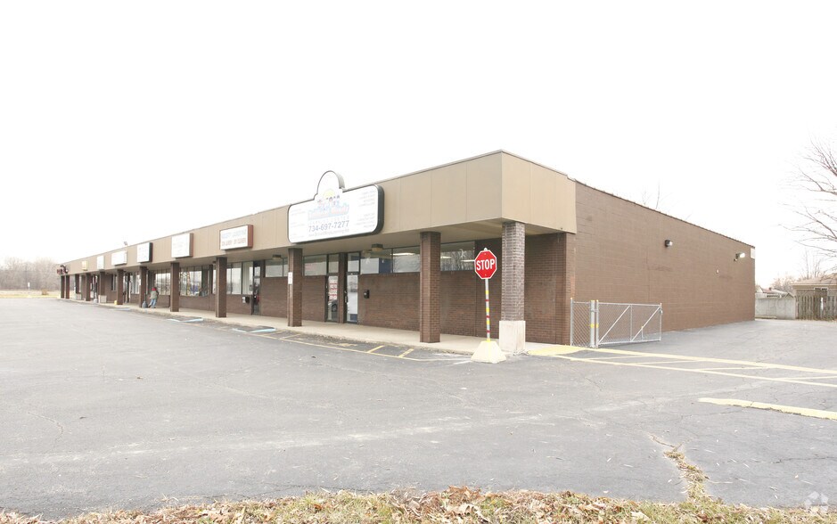 9800-9880 Haggerty Rd, Belleville, MI à louer - Photo du bâtiment - Image 2 de 4