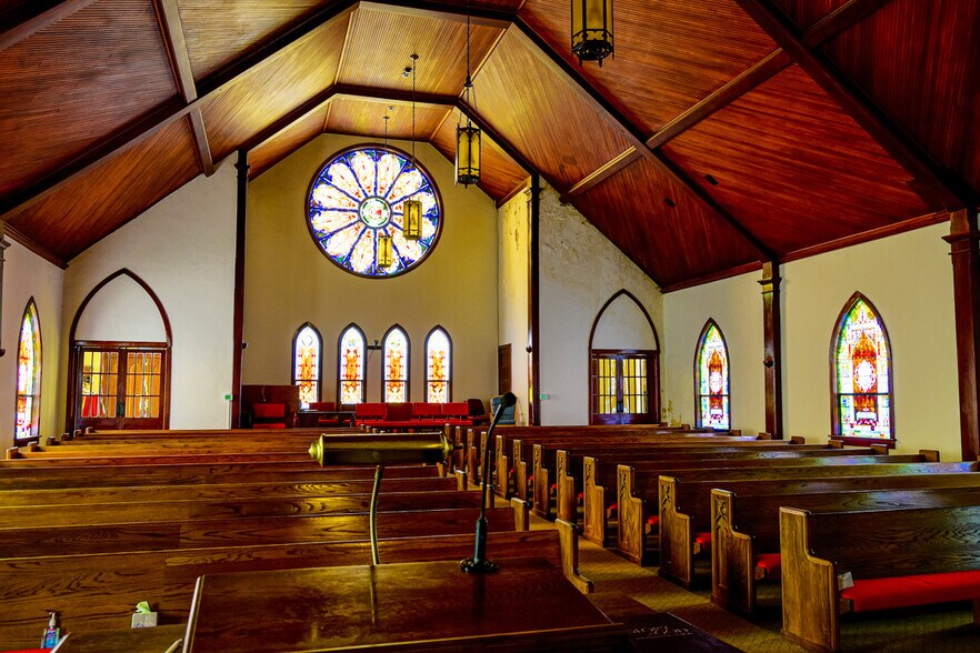 110 E Peoria St, Paola, KS à vendre - Photo du bâtiment - Image 2 de 3