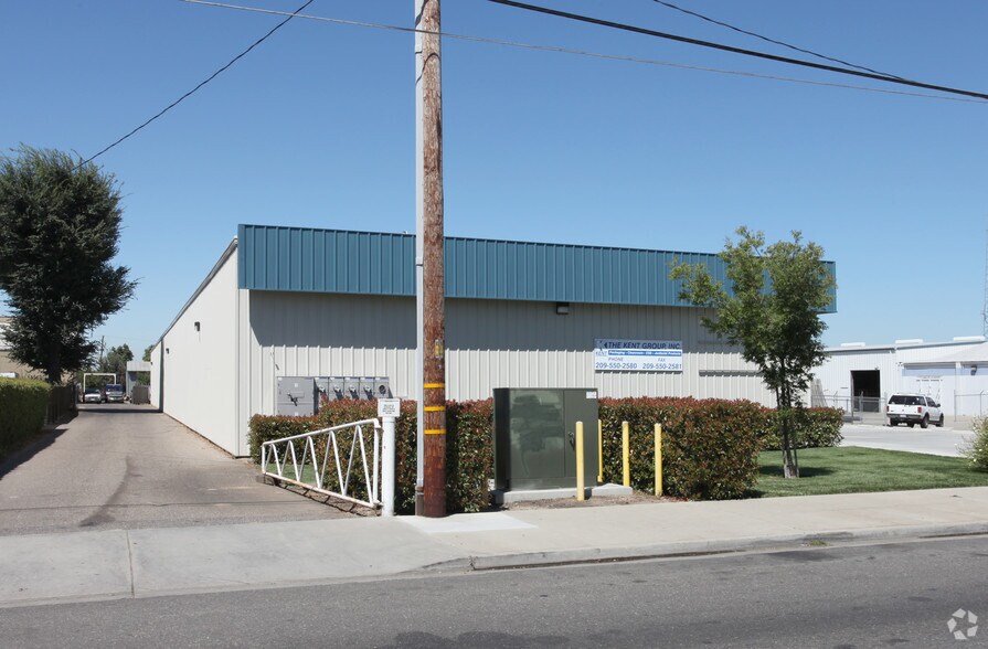 909 N Emerald Ave, Modesto, CA à louer - Photo du bâtiment - Image 2 de 5