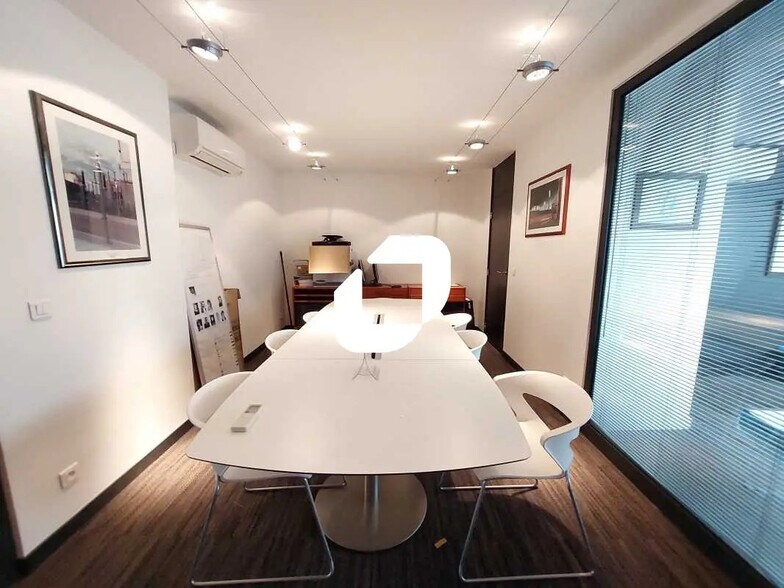 Office in Vélizy-Villacoublay for lease - Interior Photo - Image 3 of 9