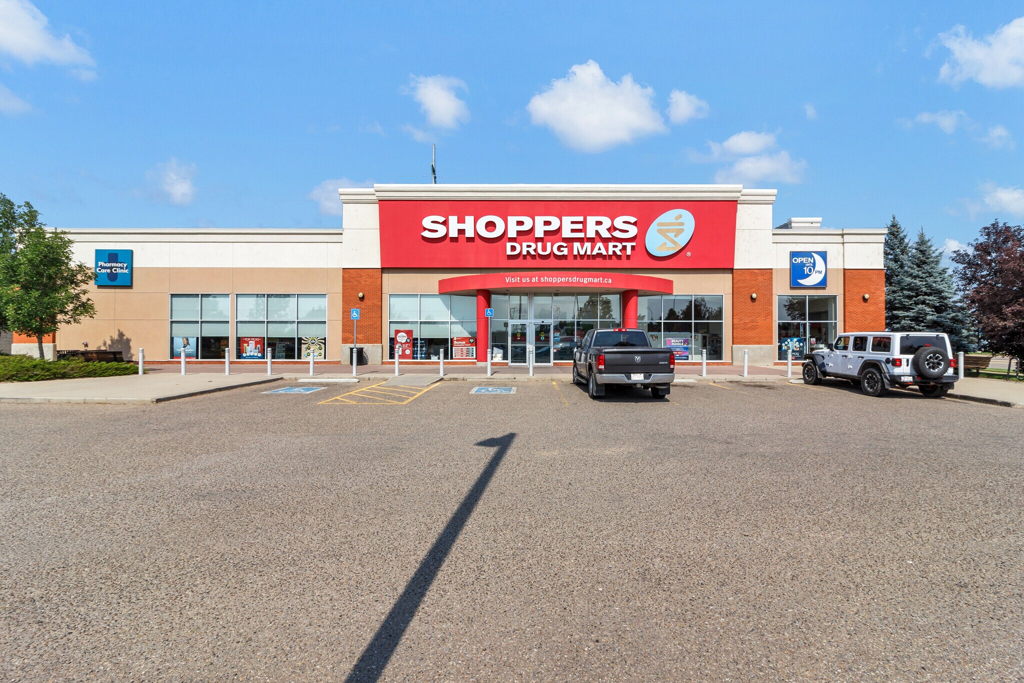 2350 Division Av NW, Medicine Hat, AB à vendre Photo du bâtiment- Image 1 de 24