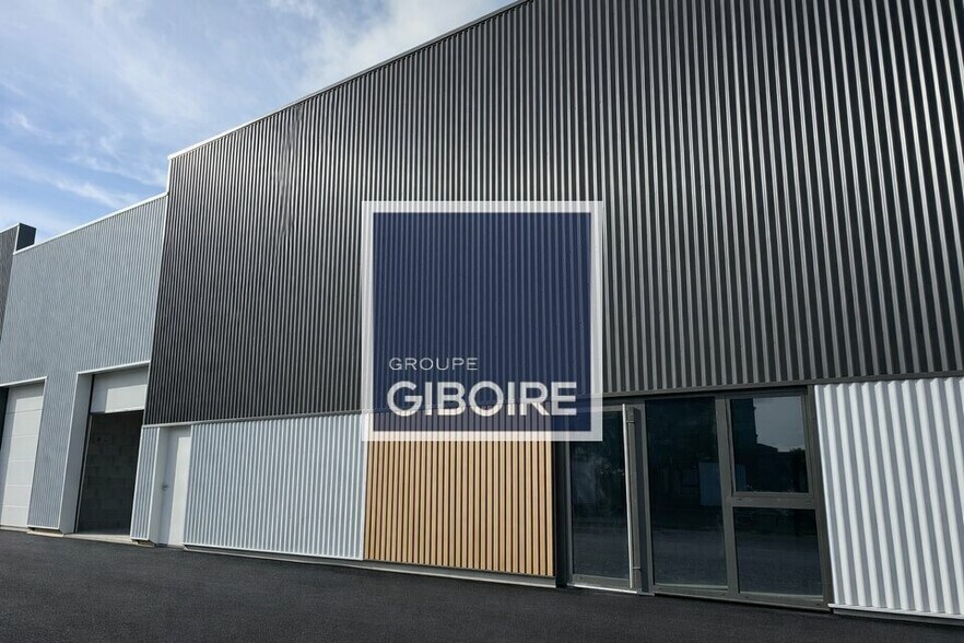 Industrial in La Mézière for lease - Building Photo - Image 2 of 10
