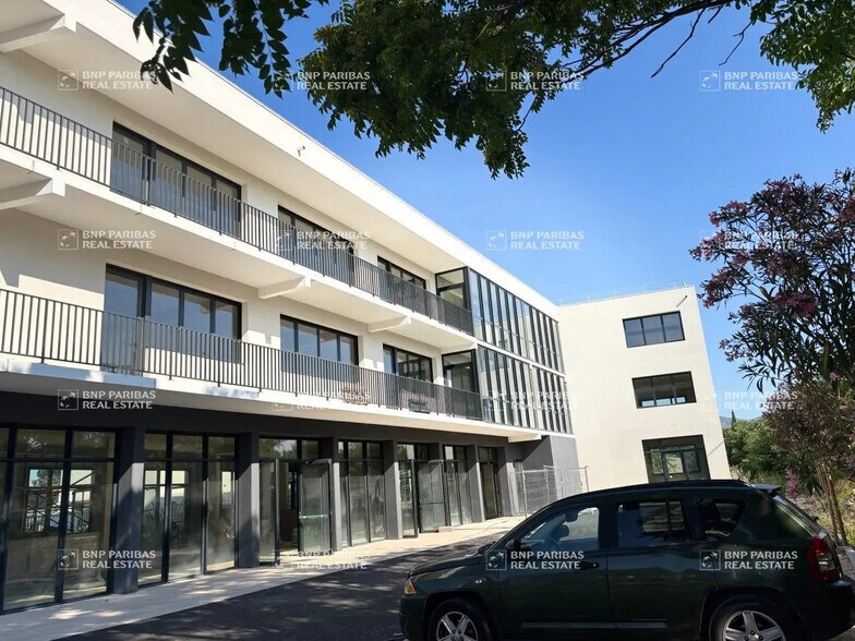 Office in Aubagne for lease - Building Photo - Image 2 of 10