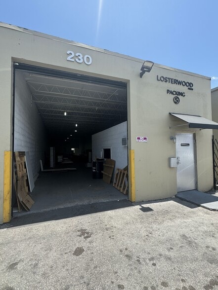 230-226 W 24th St, Hialeah, FL for lease - Building Photo - Image 3 of 12