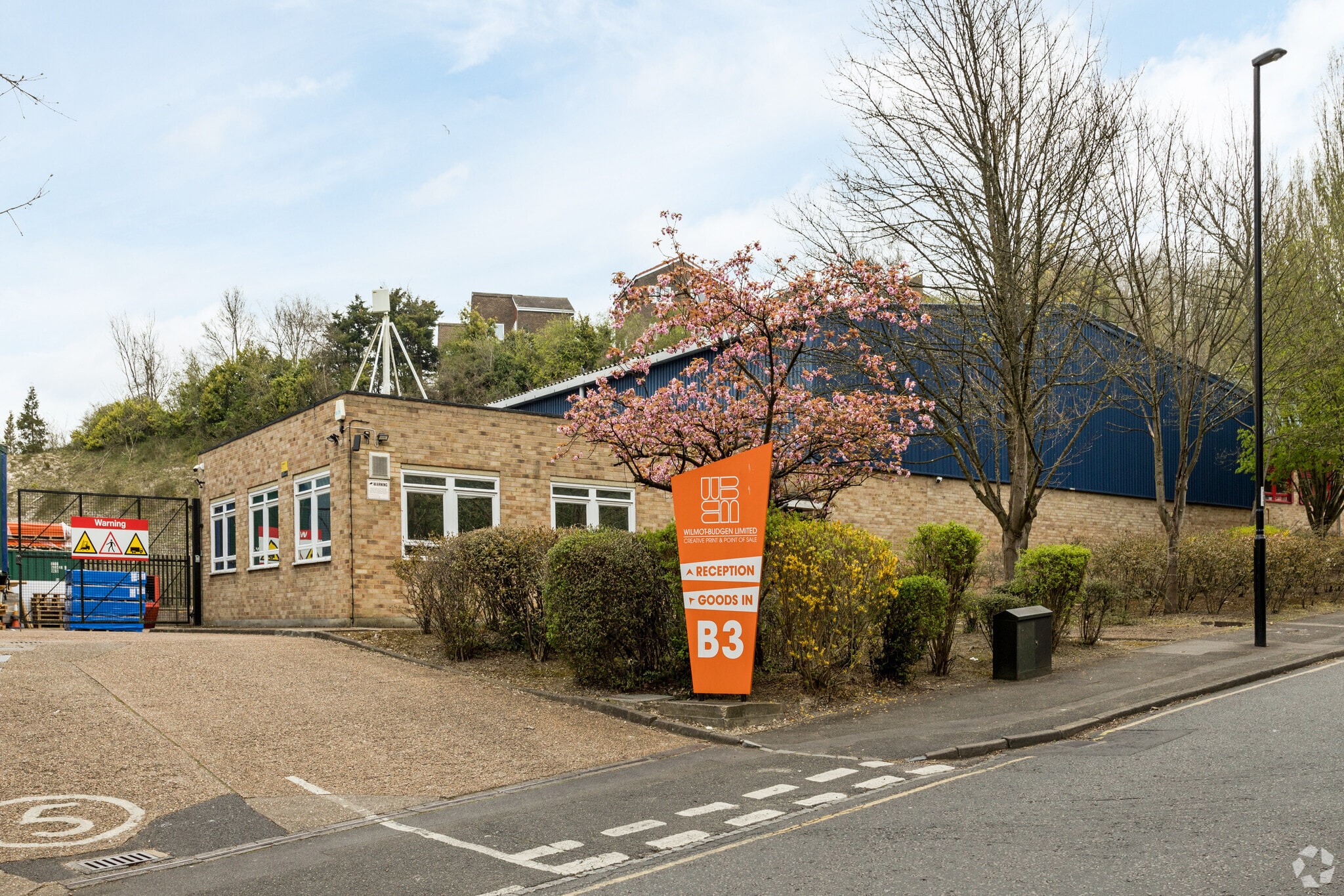 Redlands, Coulsdon for lease Primary Photo- Image 1 of 5