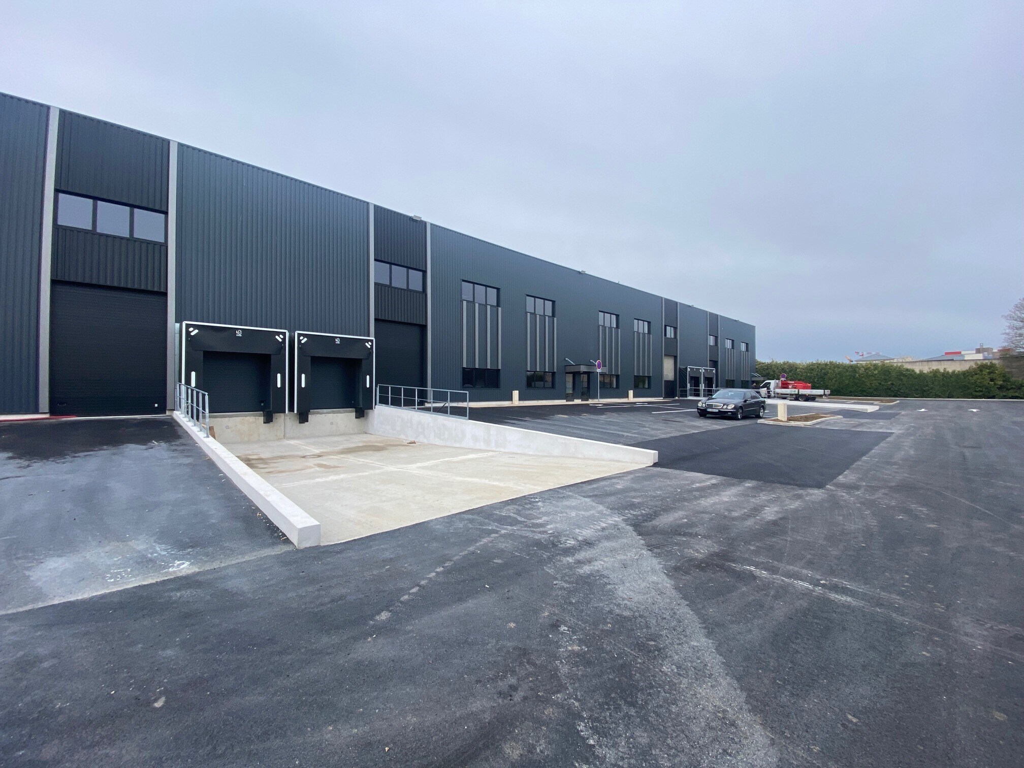 Flex in Cergy for lease Primary Photo- Image 1 of 14