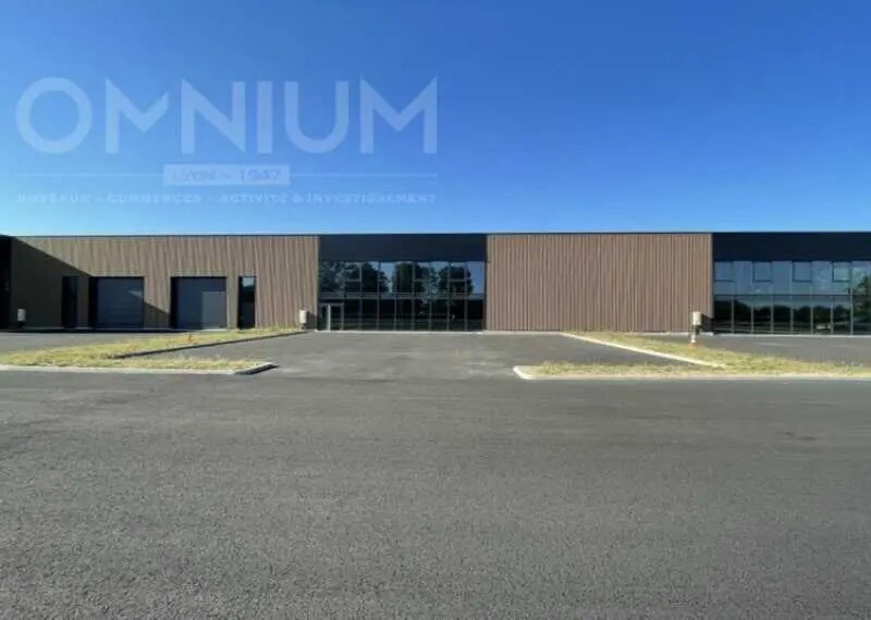 Bureau dans Ambérieux à louer - Photo du bâtiment - Image 2 de 8