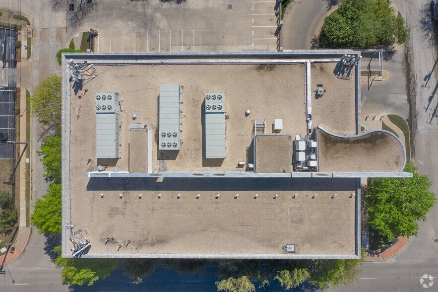 4228 N Central Expy, Dallas, TX à louer - Photo du bâtiment - Image 3 de 9