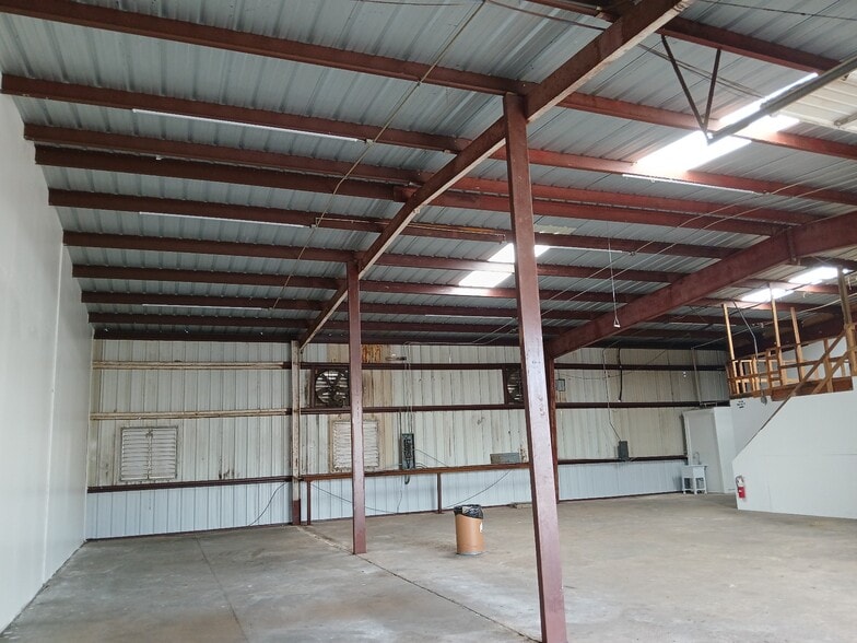 11234 Timber Tech Ave, Tomball, TX for lease - Building Photo - Image 3 of 16