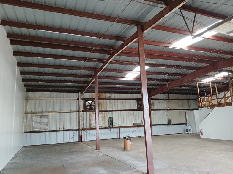 11234 Timber Tech Ave, Tomball, TX à louer - Photo du bâtiment - Image 3 de 16