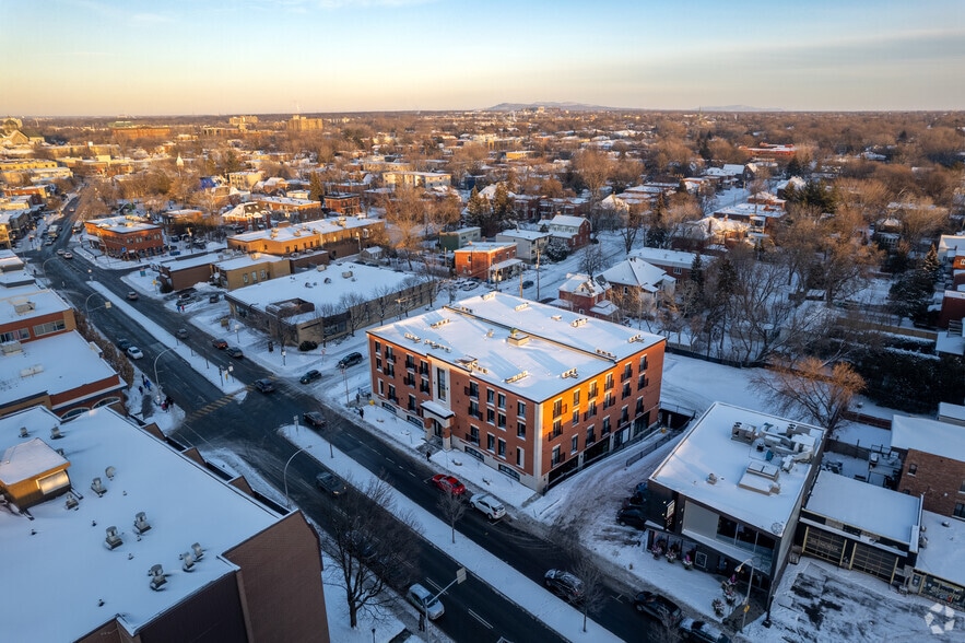 450-460 Rue Saint-Charles O, Longueuil, QC à louer - Aérien - Image 3 de 6