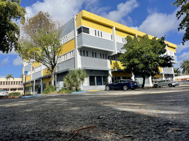 2020 Ne 163rd St, North Miami Beach, FL for lease - Building Photo - Image 1 of 5