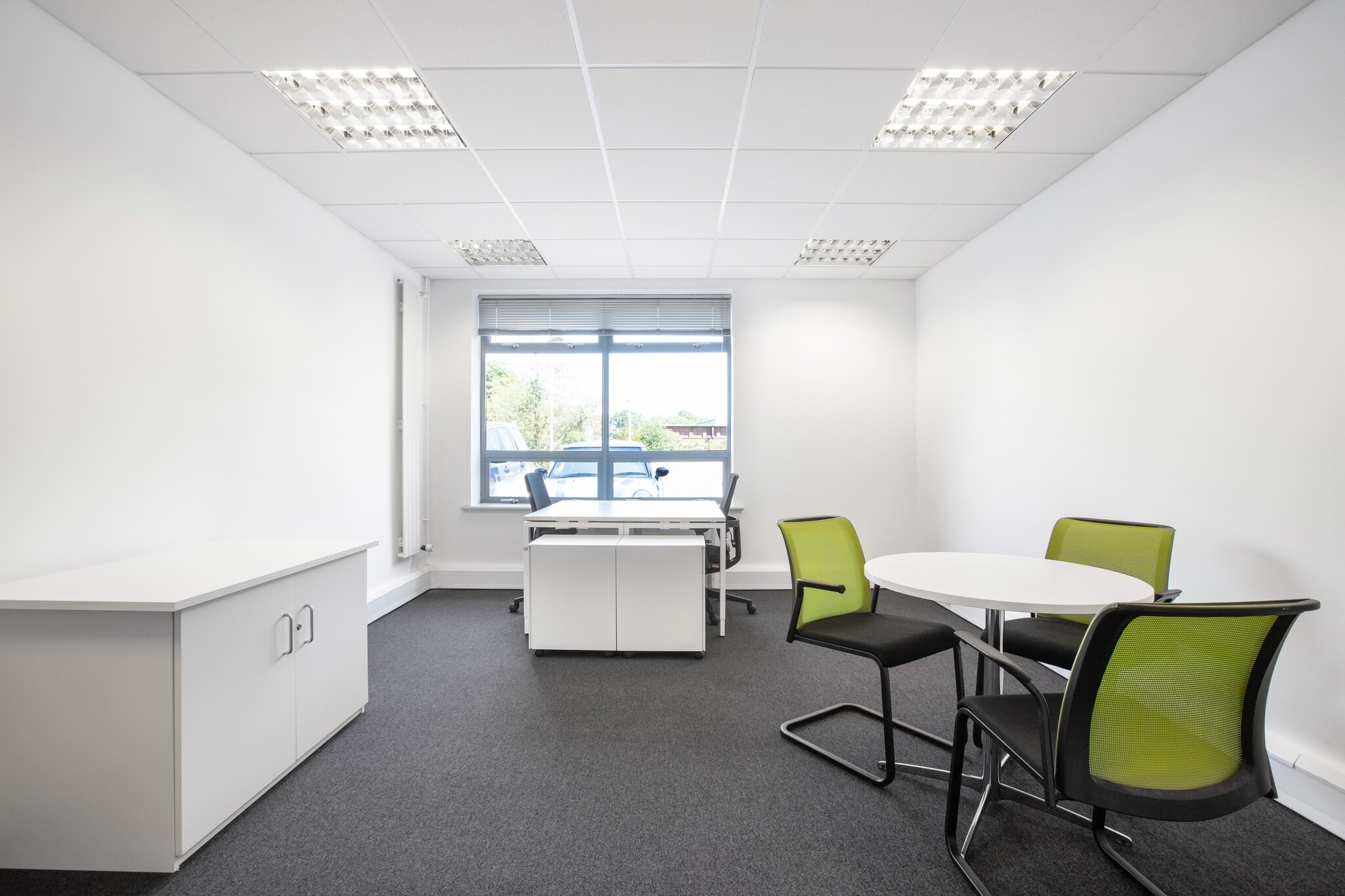 Metcalf Way, Crawley for lease Interior Photo- Image 1 of 9