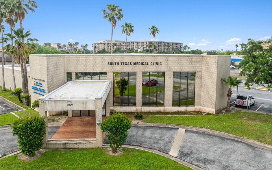 16,584 SF Obstetrics & Gynecology portfolio of 2 properties for sale on LoopNet.ca - Building Photo - Image 2 of 11