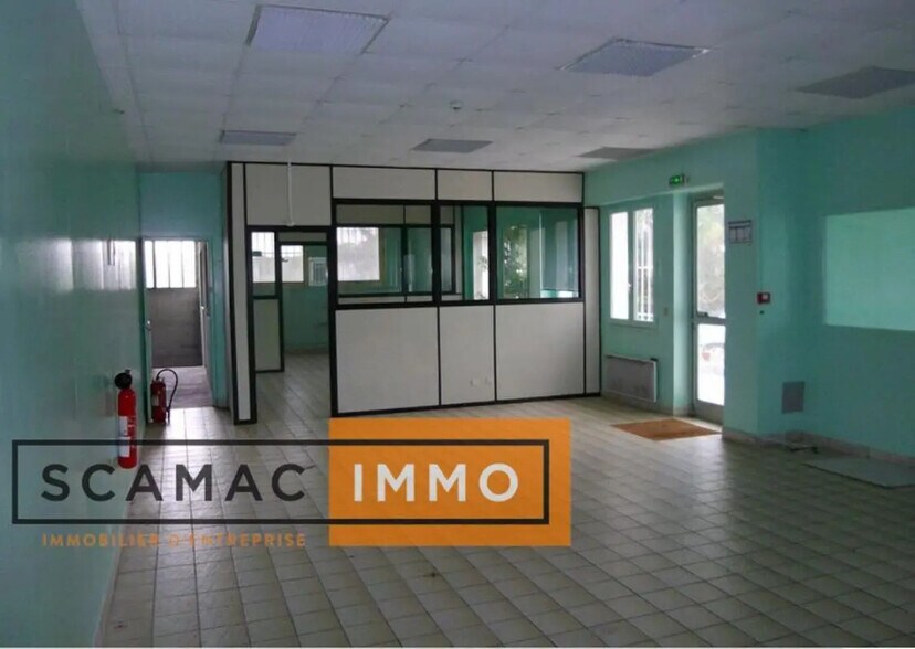 Office in Vaux-le-Pénil for lease - Interior Photo - Image 2 of 5