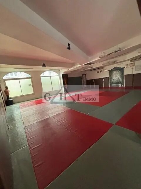 Retail in Maisons-Alfort for sale Interior Photo- Image 1 of 5