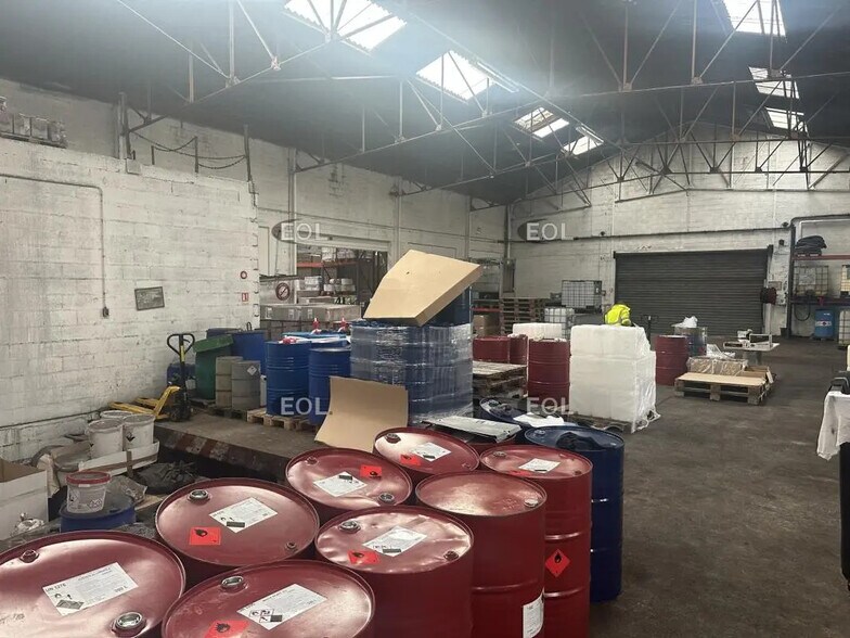 Local d'activités dans Brie-Comte-Robert à vendre - Photo du bâtiment - Image 3 de 13