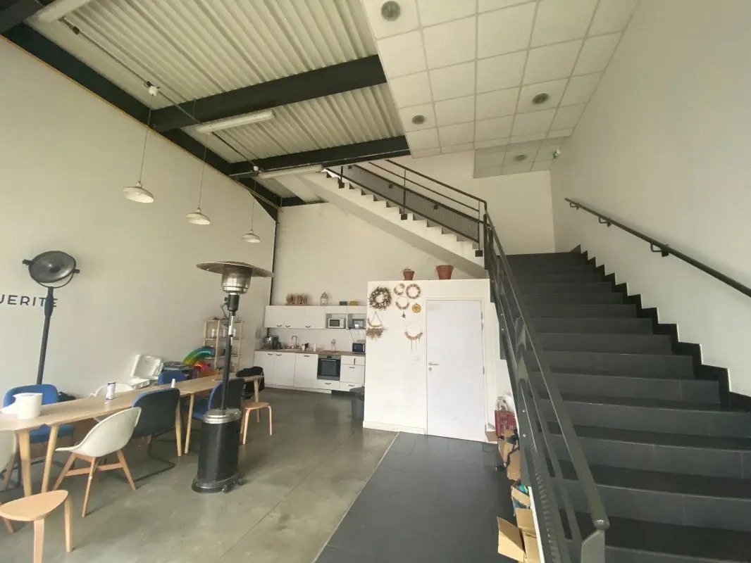 Flex in Saint-Denis for lease Interior Photo- Image 1 of 16