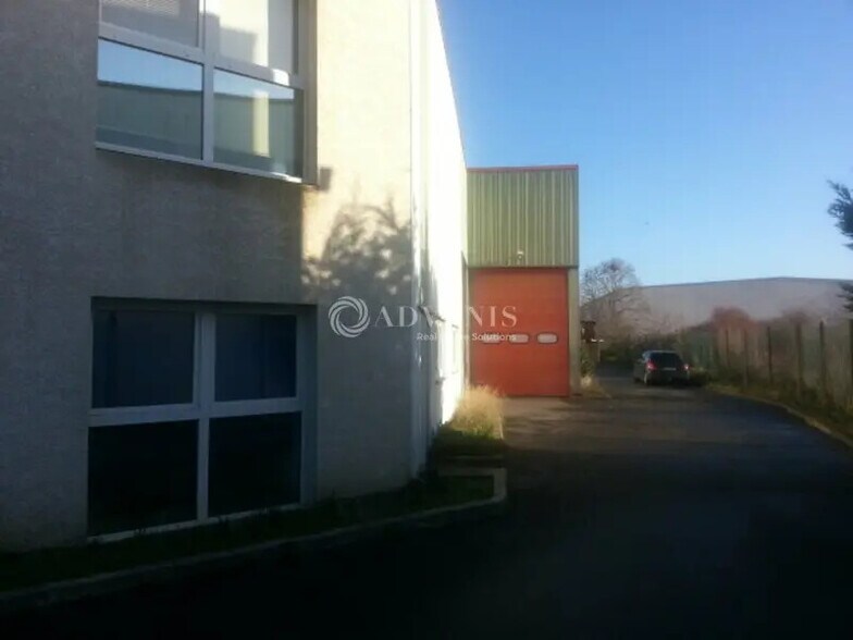 Local d'activités dans Les Mureaux à vendre - Photo du bâtiment - Image 1 de 5