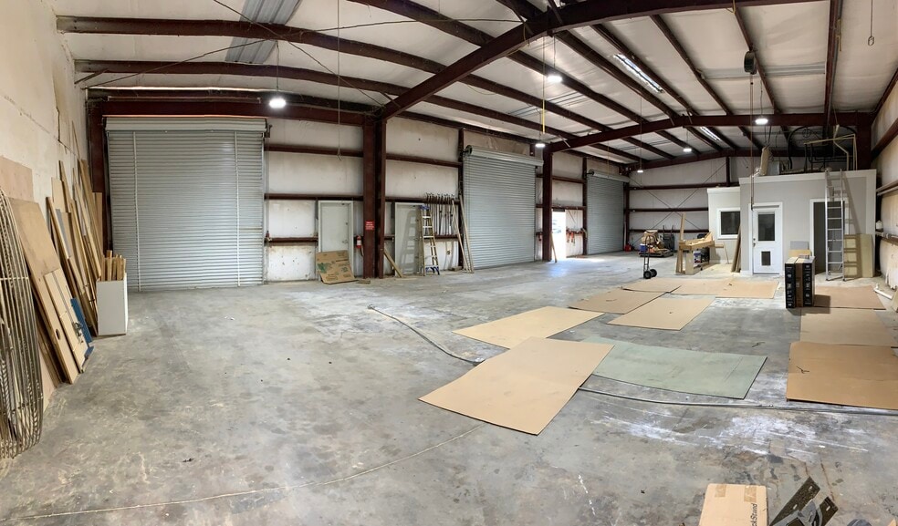 221 Baker Rd, Houston, TX for lease - Building Photo - Image 3 of 5