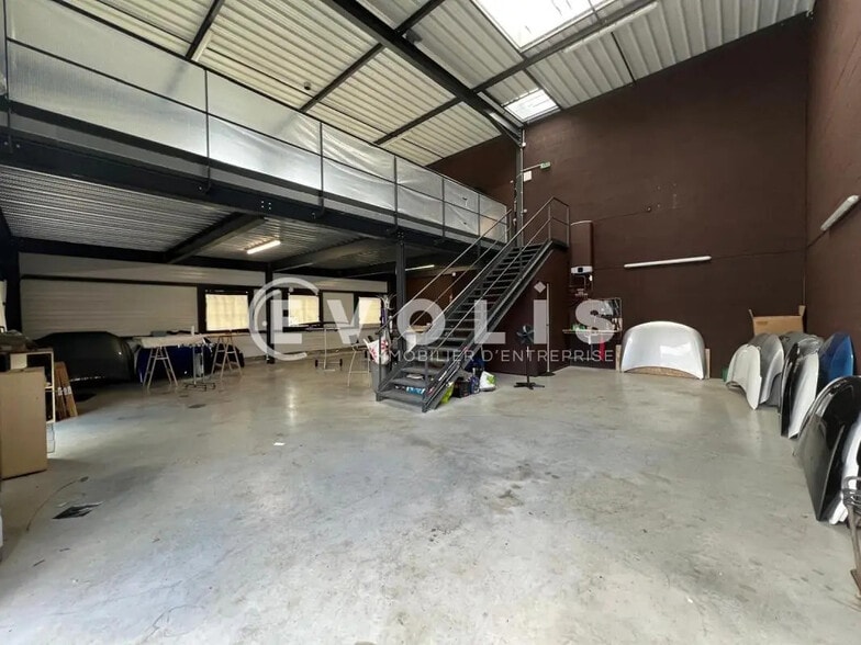 Flex in Genay for lease - Interior Photo - Image 2 of 10