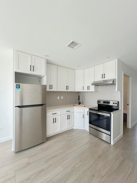 5544 97th Pl, Corona, NY for sale - Interior Photo - Image 3 of 9