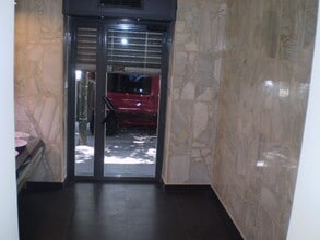 Retail in Madrid, Madrid for lease Interior Photo- Image 2 of 24