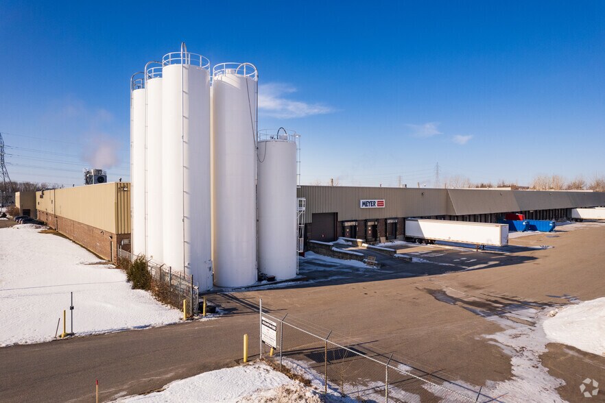 5151-5171 Boul Thimens, Montréal, QC for lease - Building Photo - Image 2 of 5