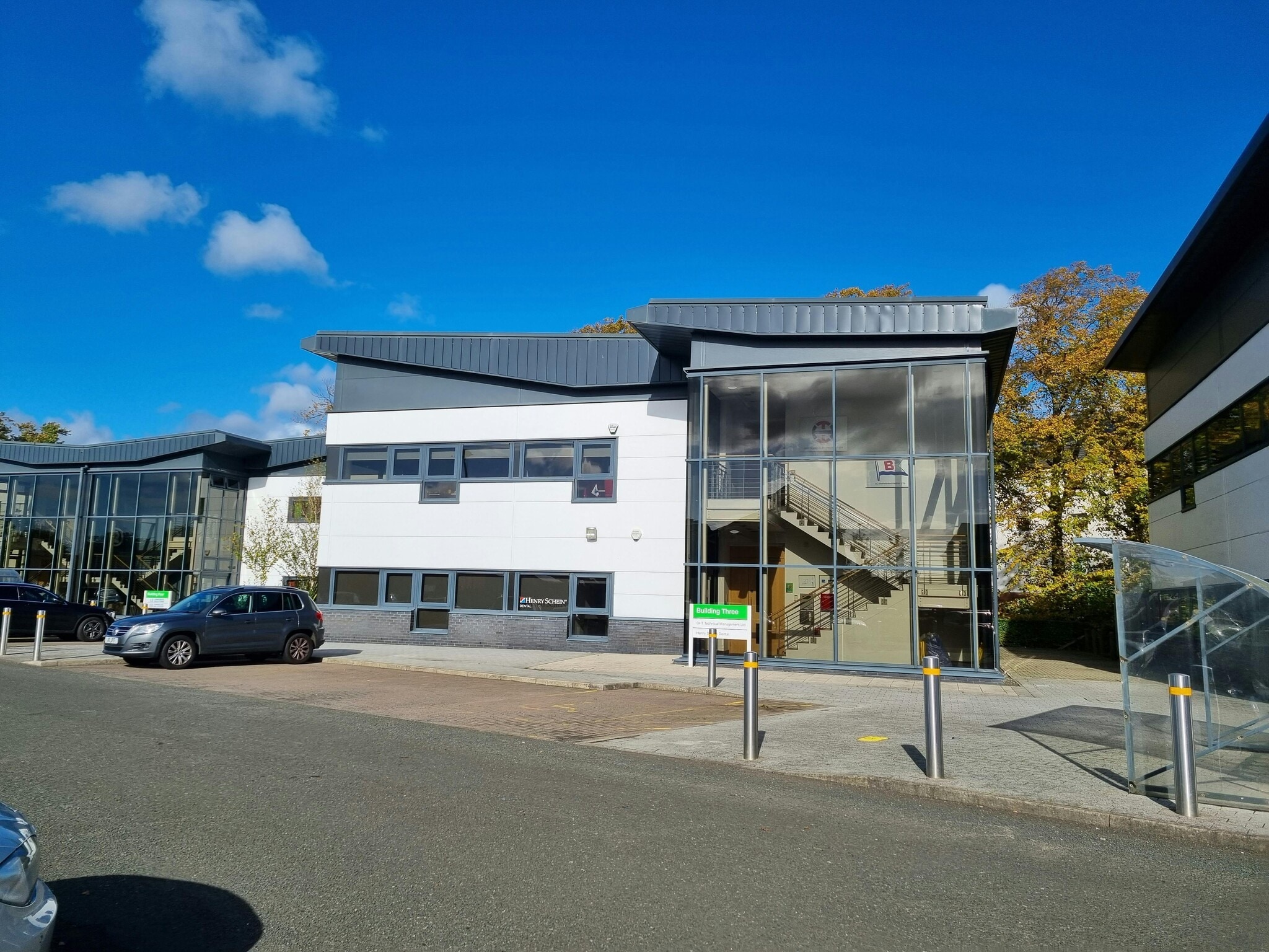 4 Marchfield Dr, Paisley for lease Primary Photo- Image 1 of 2