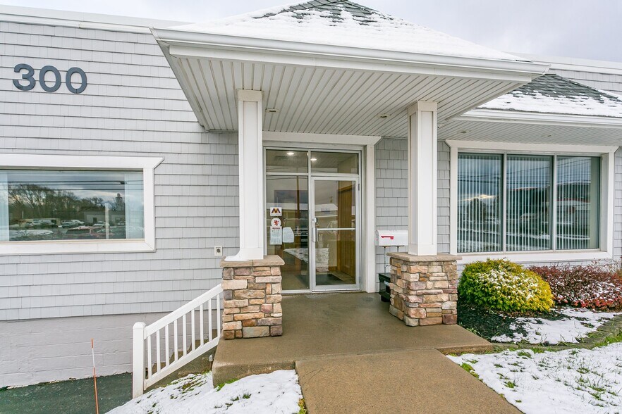 300 Buell Rd, Rochester, NY à vendre - Photo du bâtiment - Image 3 de 61