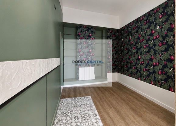 Retail in Paris for lease - Interior Photo - Image 3 of 3