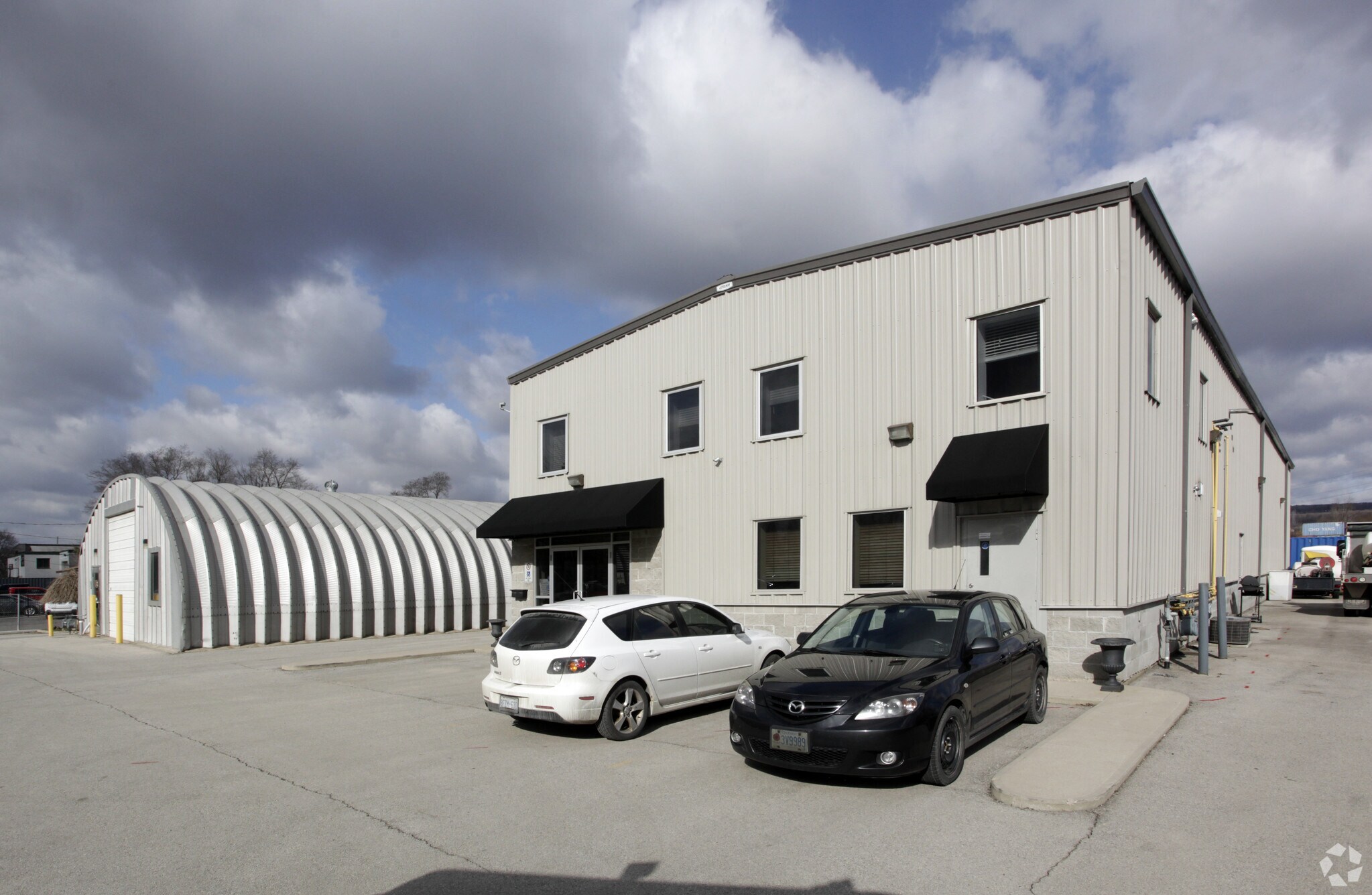 689 Enfield Rd, Burlington, ON for sale Primary Photo- Image 1 of 1