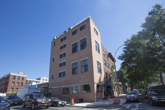 Plus de détails pour 3945-3949 Crescent St, Long Island City, NY - Bureau à louer