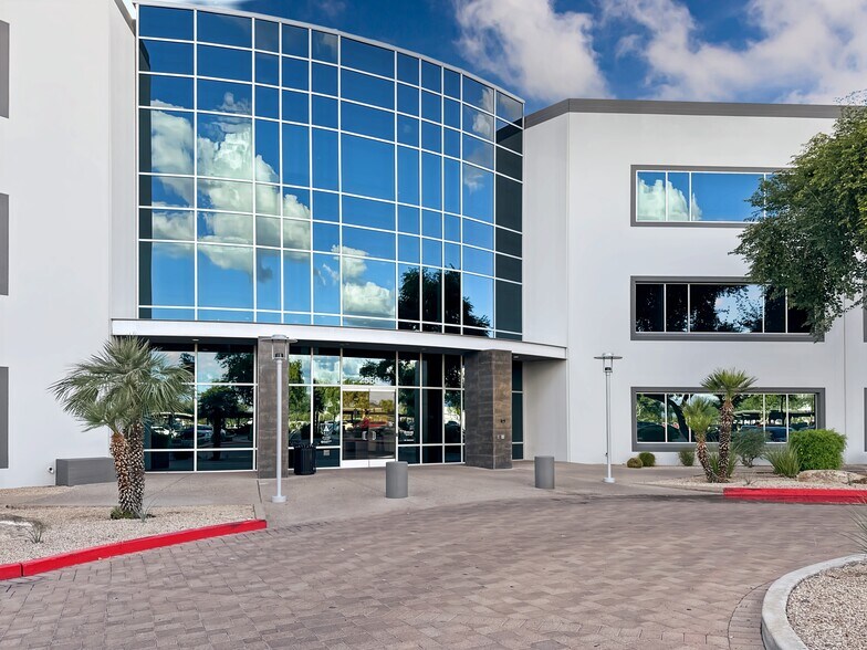 2550 W Union Hills Dr, Phoenix, AZ à louer - Photo du bâtiment - Image 3 de 18