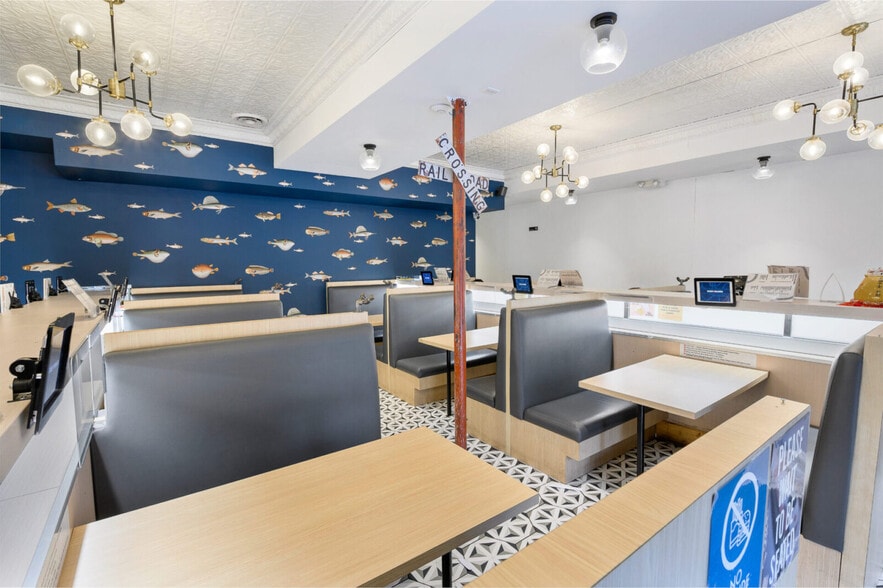 1047 Denman St, Vancouver, BC à vendre - Photo intérieure - Image 3 de 5