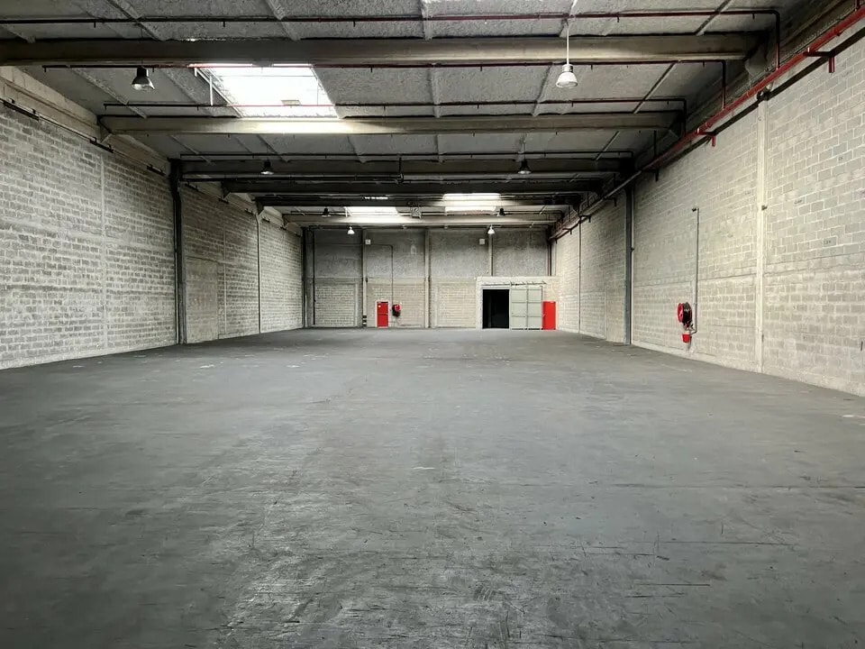 Flex in Marly-la-Ville for lease Interior Photo- Image 1 of 8