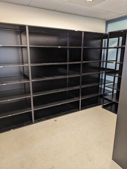 1057 Gayley Ave, Los Angeles, CA for lease - Interior Photo - Image 3 of 19