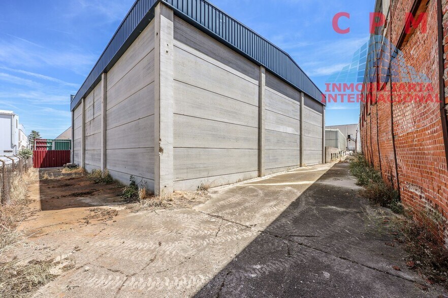 Industriel dans Daganzo de Arriba, Madrid à vendre - Photo du bâtiment - Image 2 de 23