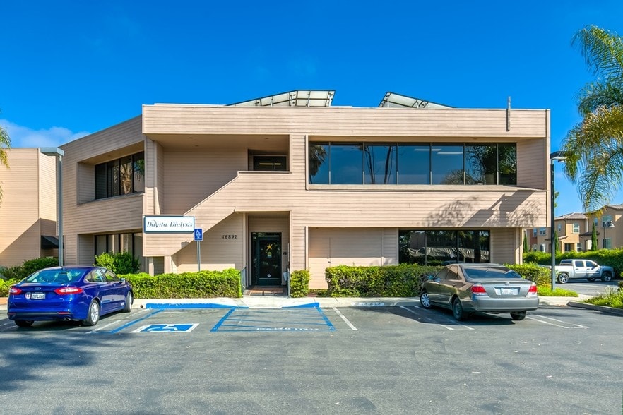 16892 Bolsa Chica St, Huntington Beach, CA for lease - Building Photo - Image 1 of 2