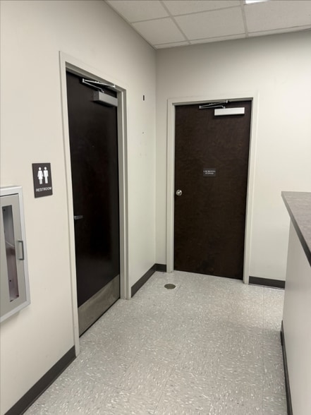 2019 N Locust Ave, Lawrenceburg, TN à louer - Photo intérieure - Image 2 de 9